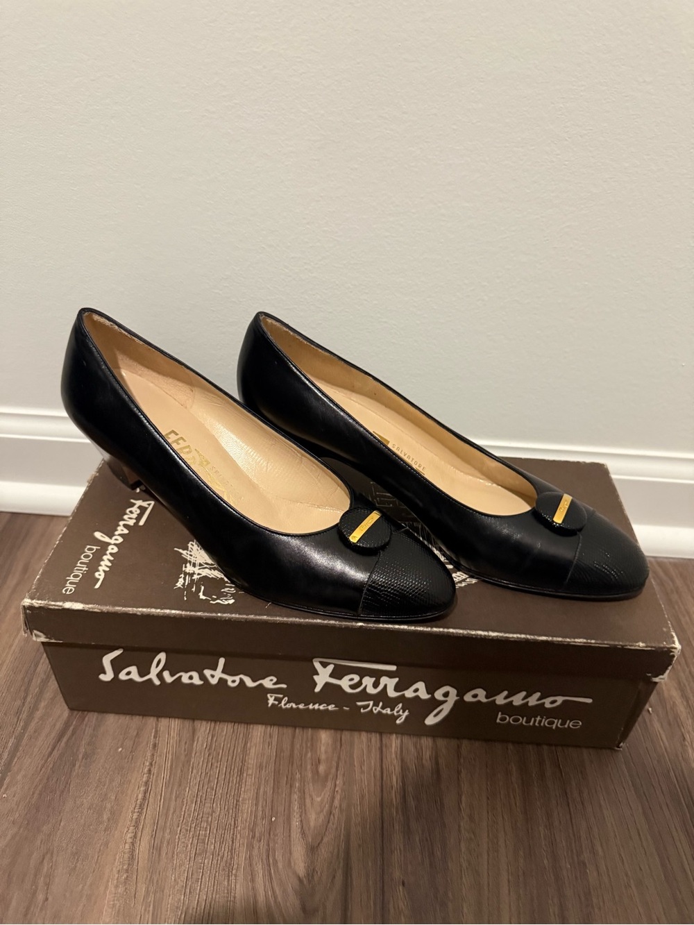 Salvatore Ferragamo Black Leather Bow Toe Pumps New